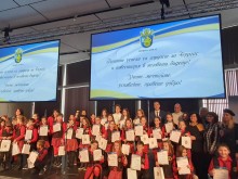 Над 220 отличници от Бургас бяха наградени за успехи в обучението