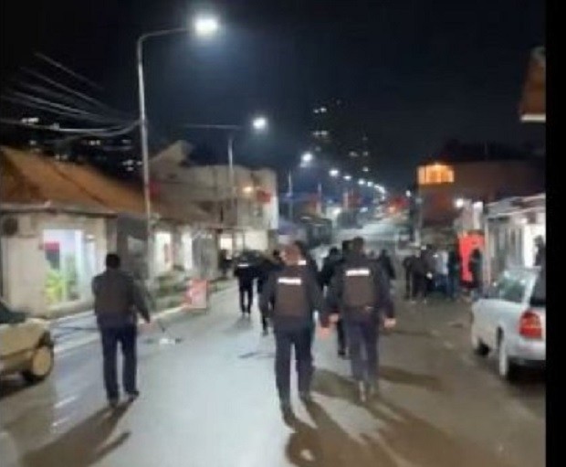 Няколкостотин командоси от полицията на Косово са нахлули в населената със сърби северна част на Косово и Метохия