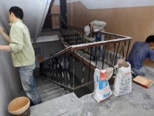 Търсят начин да затворят устите на вечно мрънкащите съседи в блока