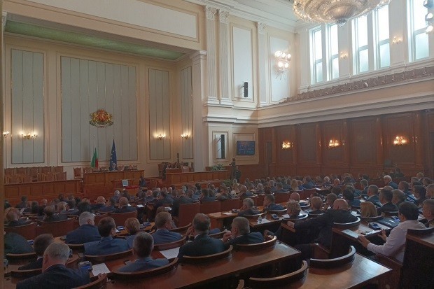 Започна закритото заседание на Народното събрание на което депутатите обсъждат