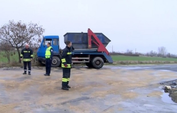 Затвориха пътя Пловдив - Карлово, има загинал