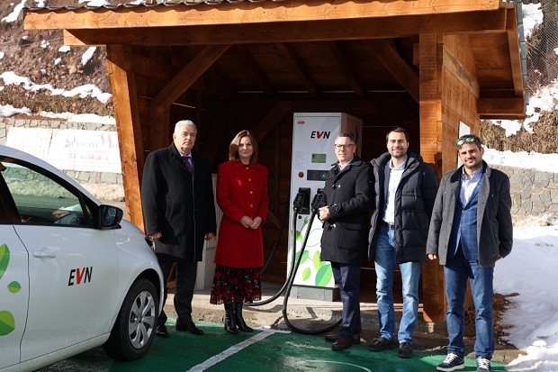 EVN България откри в Пампорово бързозарядна станция за електромобили
