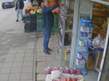 Пловдивчанин стана за резил заради бурканче мед