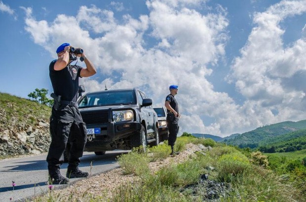 Патрули на EULEX пристигат на барикадите в Северно Косово