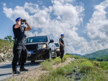 Патрули на EULEX пристигат на барикадите в Северно Косово