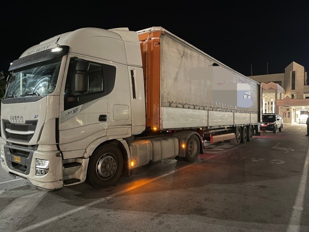40 годишен български шофьор на камион е задържан в Белград с 2 14 промила алкохол в кръвта съобщава БГНЕС Българинът