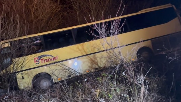 Разследват причините за тежката катастрофа с автобус между Свиленград и