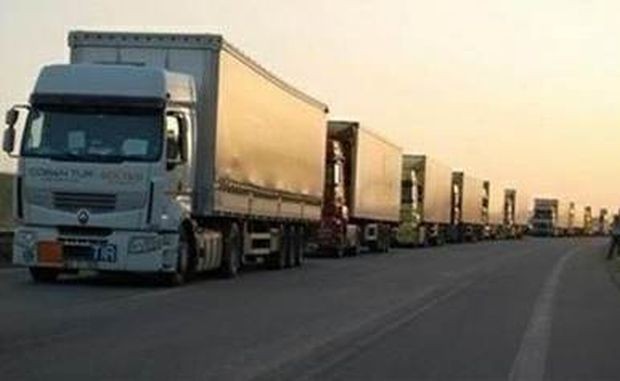 TD Продължава транспортната блокада около Дунав мост при Русе Десетки тирове