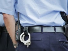 Близо килограм канабис иззеха полицаи от Велико Търново
