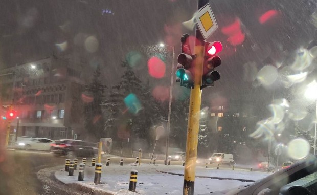 Сняг над София, шофирайте внимателно
