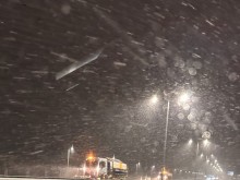 Екипи на Столична община вече обработват улиците заради снега
