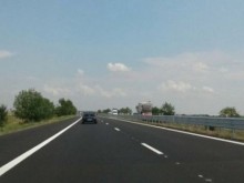 Движението при км 160 на АМ "Тракия" в посока София се осъществява в една лента