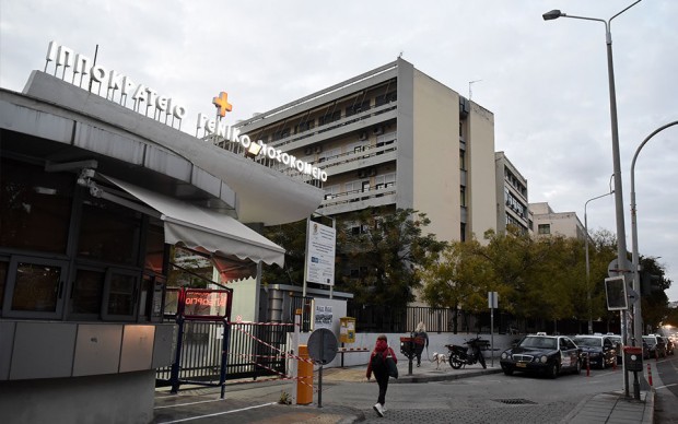 Гърция: Простреляният в главата от полицай младеж почина в болница