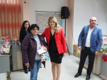 Пловдивската Община "Марица" даде традиционните коледни помощи на 232 деца