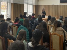 Пловдивски прокурори влязоха в училище
