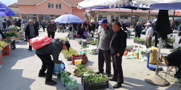 Хората от Сандански, Петрич и Струмяни пълнят чанти и багажници