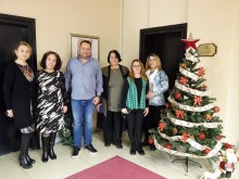 Варненски ученици и учители внесоха коледния дух в Общински съвет-Варна