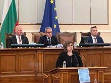 Корнелия Нинова: За нас авторитетът на партиите преминава през изчистването им от зависимости