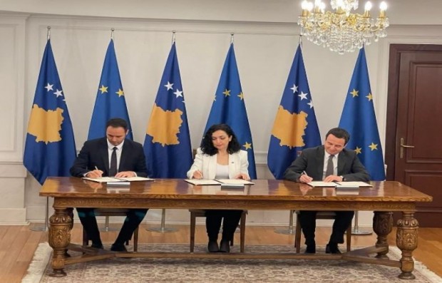 Лидерите на Косово подписаха молбата за присъединяване най младата държава на