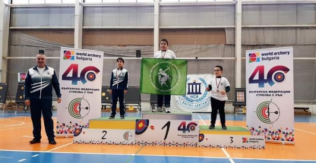 Малките спортисти от СК "Загорски стрелец" се върнаха с медали от първото състезание на закрито с лък