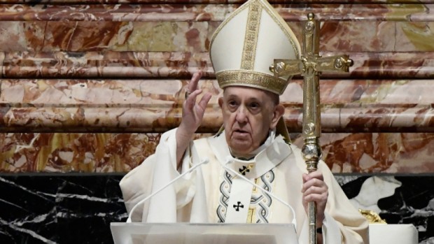Папа Франциск призова днес хората да харчат по-малко за коледните