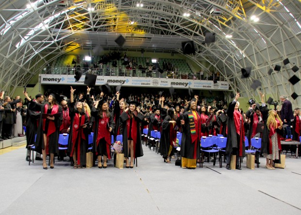 Медицинският факултет на МУ-Пловдив връчи дипломите на 400 бъдещи лекари