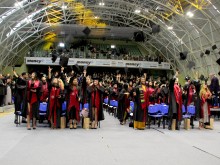 Медицинският факултет на МУ-Пловдив връчи дипломите на 400 бъдещи лекари