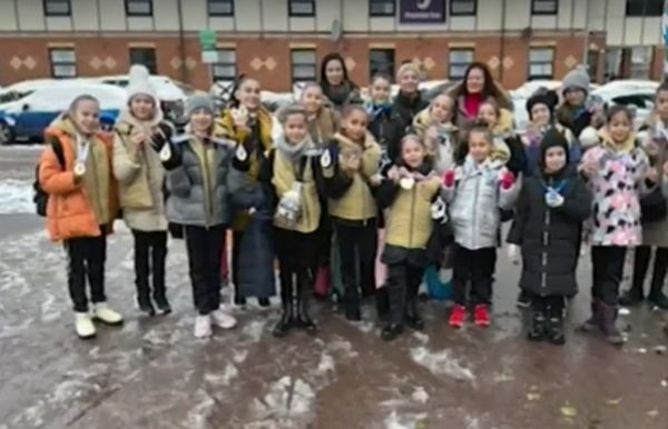 Някои от децата които останаха блокирани в Лондон заради снежната