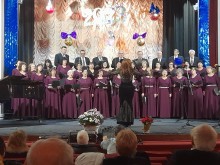 Смесен хор "Панайот Пипков" и хор "Кайлъшко ехо" изнесоха първия коледен концерт в Ловеч