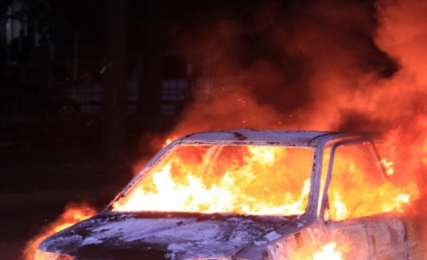 Кола се запали в движение край Перник съобщиха от полицията Инцидентът е