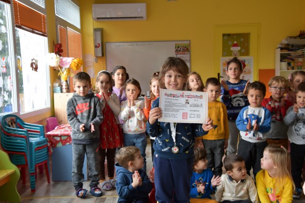 6-годишно дете от Велико Търново спечели сребърен медал от международна олимпиада по ментална аритметика
