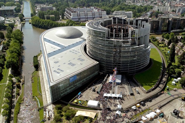 Европейският парламент прие с мнозинство гласове резолюция за деветдесетата годишнина