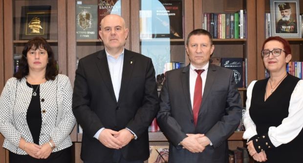 Главният прокурор на Република България Иван Гешев връчи акт за