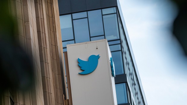 Twitter закри акаунтите на журналисти от водещи световни медии които