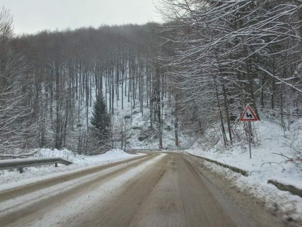 Възстановиха движението за МПС до 12 тона през Троянския проход