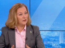 Йорданова: Очаквам всички парламентарни групи да се явят на среща с проф. Денков