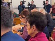 Атанасова към акад. Денков: Струва ми се, че влизате в ролята на кукла на конци