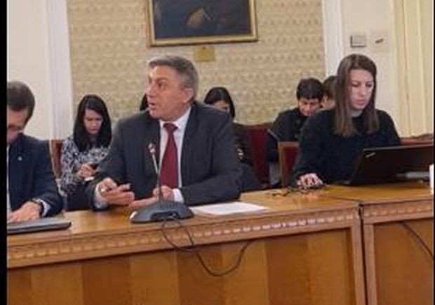 Мустафа Карадайъ към акад. Денков: Стоите до господин Петков, който беше министър в нарушение на Конституцията