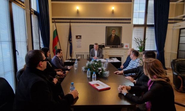 Министърът на електронното управление Георги Тодоров проведе среща с екипа