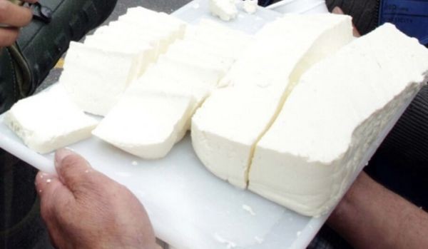 Агенцията по храните със санкции за производители на българско сирене При последната