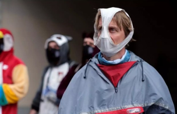 Коронавирус пандемията допринесе за задължително носене на предпазни маски почти