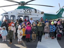 Дядо Коледа пристигна с хеликоптер на "Гранична полиция"