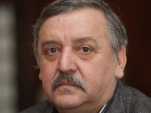 Проф. Тодор Кантарджиев каза как протичат вирусите, които върлуват