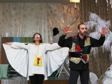 Дядо Коледа пристига на сцената на театър "Весел" във Велико Търново