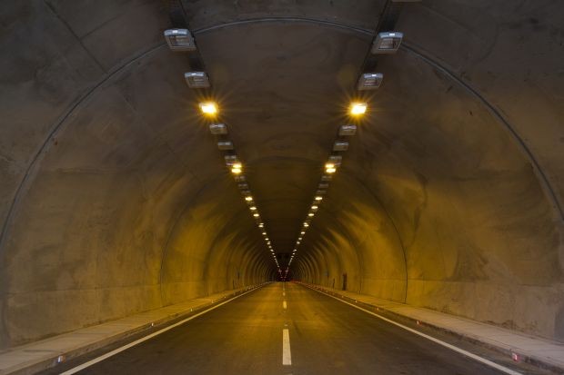 Осветлението в тунел "Мало Бучино" на АМ "Струма" не работи в посока Перник поради авария