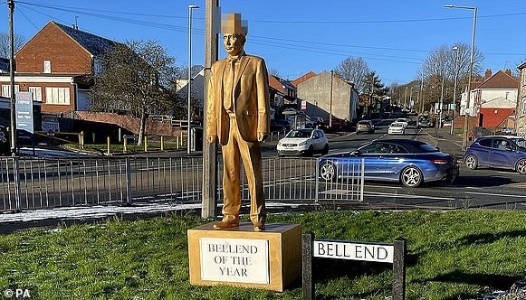 Във Великобритания издигнаха статуя "за замеряне" на Путин