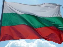 Десетки хиляди български знамена ще бъдат изработени от огромния трибагреник от Роженския събор