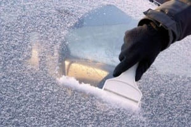 През последните дни шофьорите започват да се сблъскват със замръзналите предни