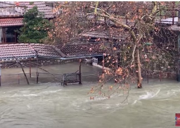 Наводненията в Албания: Кметът на Шкодра поиска обявяване на извънредно положение