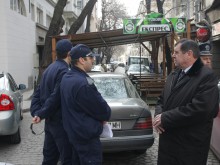 Вдигнаха незаконното заведение до полицията